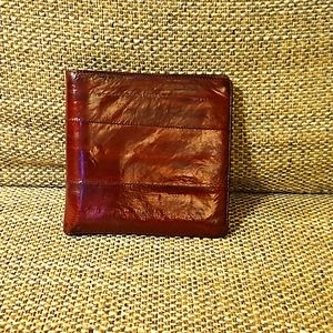 Eelskin bi-fold wallet